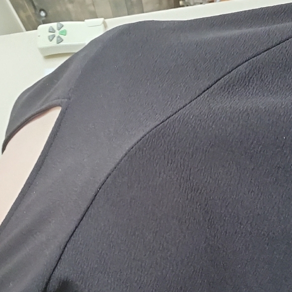 Elegant Black V-Neck Top by Guillaume – Classic, Stylish & Versatile Wardrobe Es - Picture 8 of 11